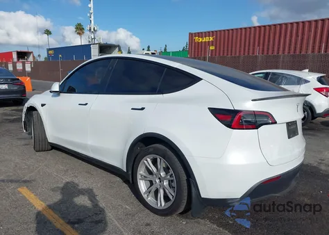 2023 Tesla Model Y Awd/Long Range Dual Motor All-Wheel Drive z USA, uszkodzony, nr VIN 7SAYGDEE0PA135579